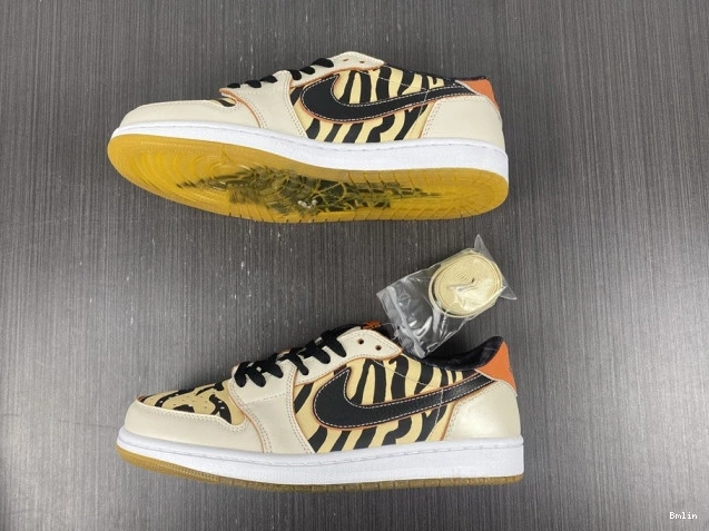 Bmlin Shoes OG Year the Tiger Jordan Low 1 of Air DH6932-100 0811